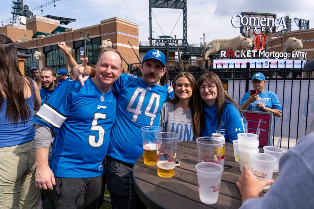Image: Detroit Lions fans show team spirit at first home game of the season