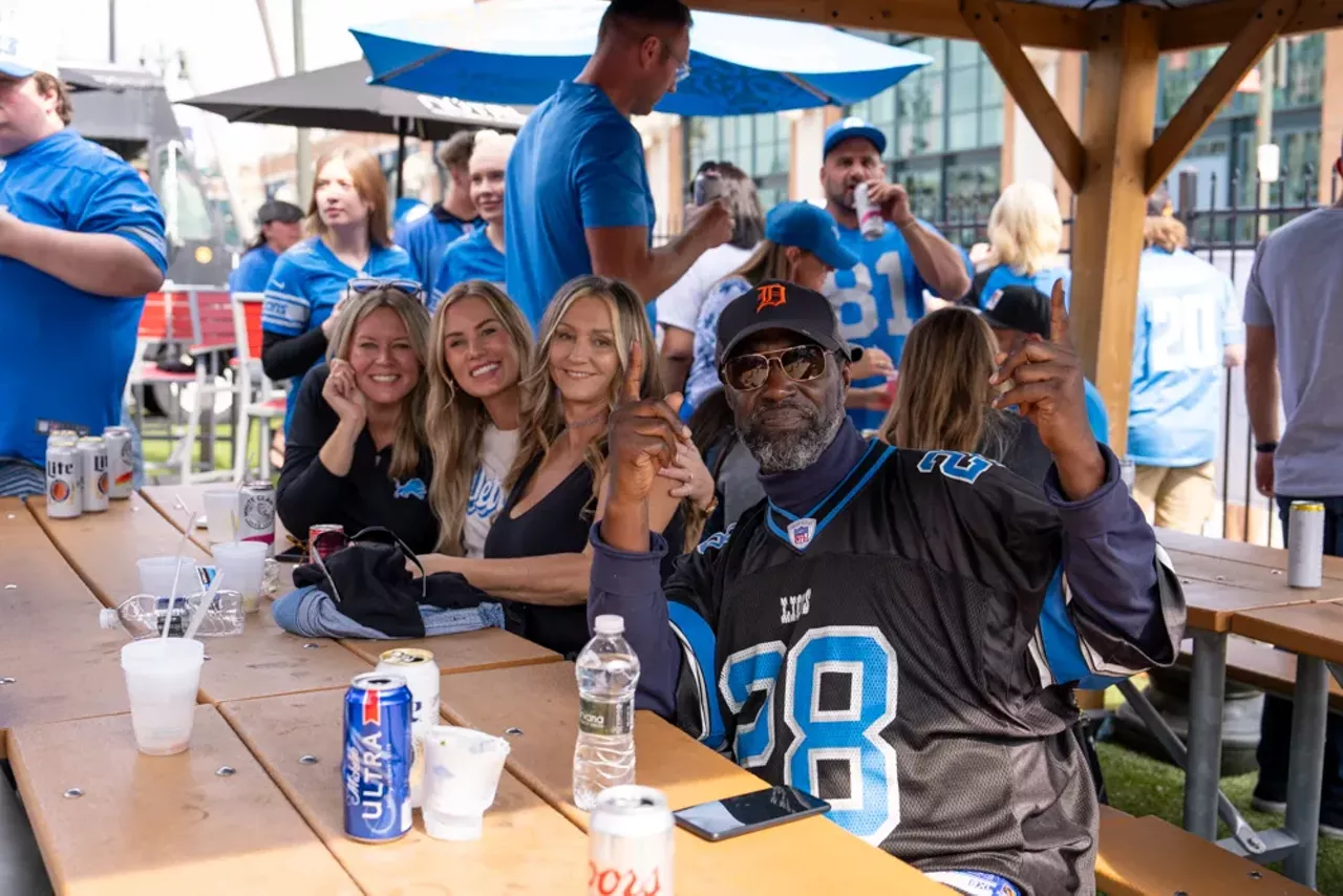 Image: Detroit Lions fans show team spirit at first home game of the season