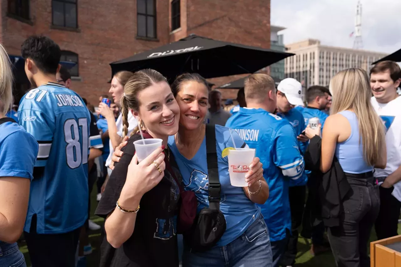 Image: Detroit Lions fans show team spirit at first home game of the season