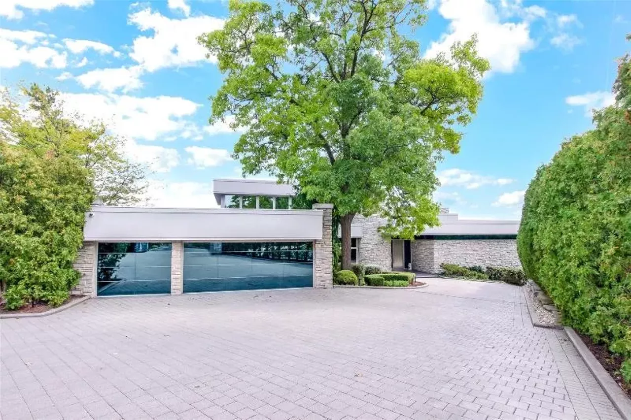 Image: Detroit Lions QB Matthew Stafford's $6.5 million Bloomfield Hills waterfront home is still on the market &#151;&nbsp;let's take a tour