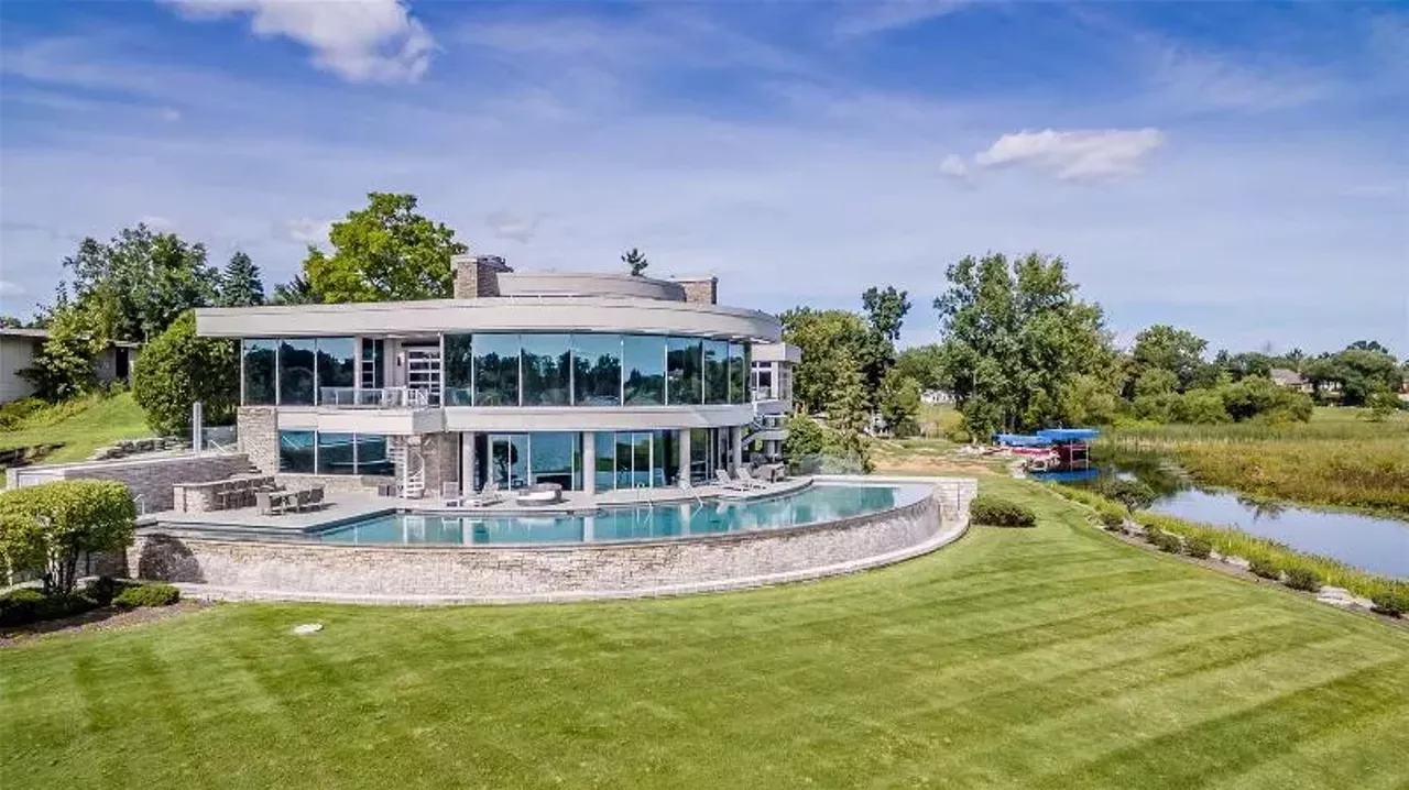 Image: Detroit Lions QB Matthew Stafford's $6.5 million Bloomfield Hills waterfront home is still on the market &#151;&nbsp;let's take a tour