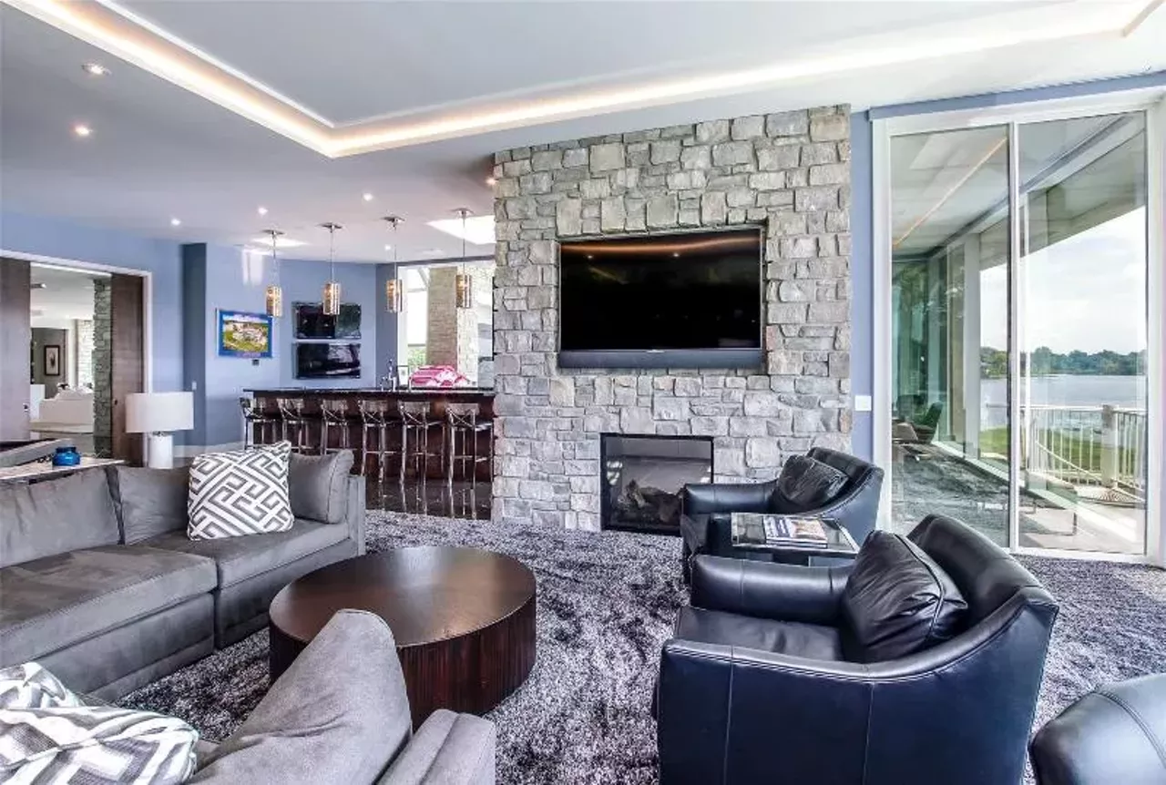 Image: Detroit Lions QB Matthew Stafford's $6.5 million Bloomfield Hills waterfront home is still on the market &#151;&nbsp;let's take a tour