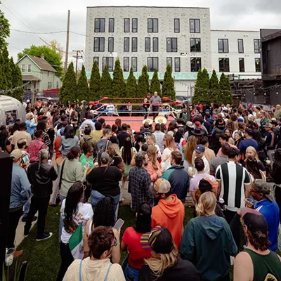 Image: Detroit police scrutinized for heavy-handed tactics at Cinco de Mayo festival