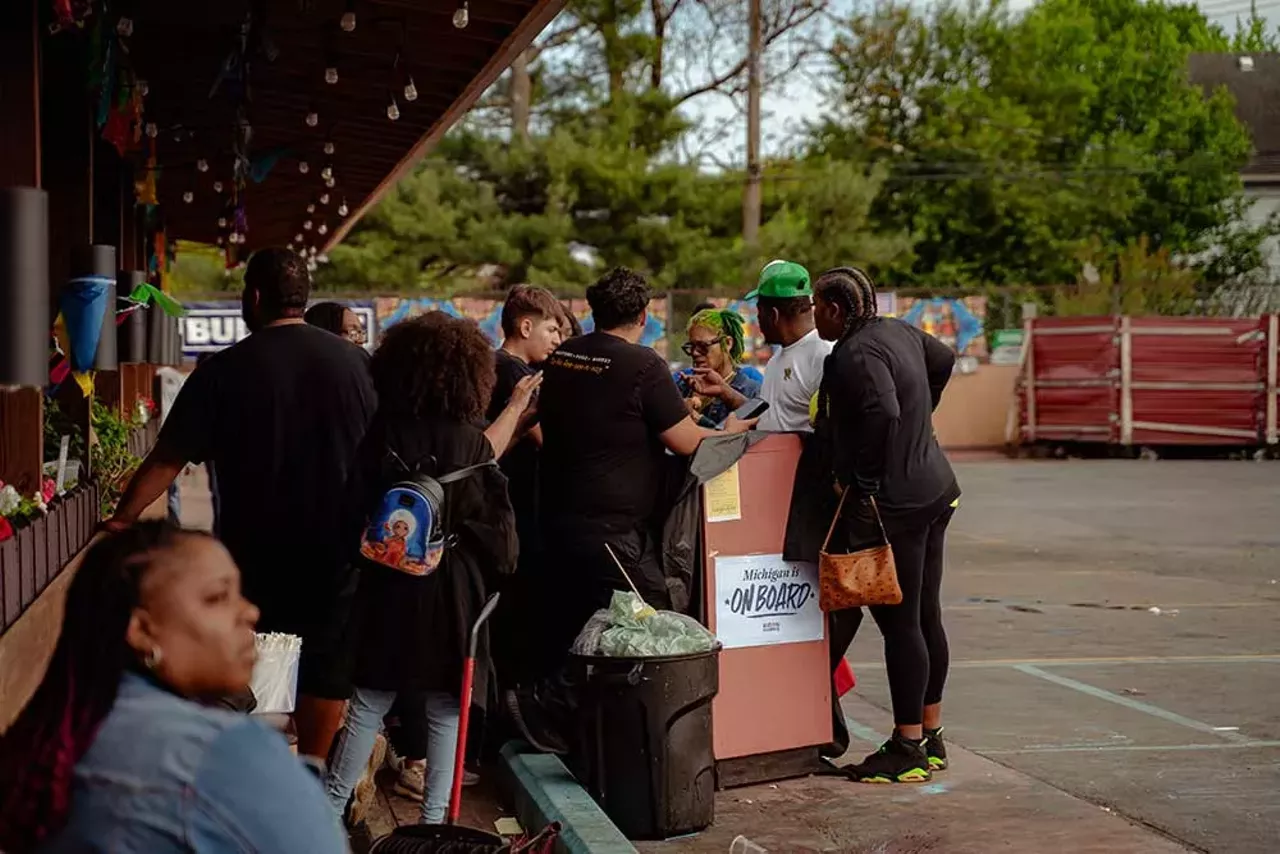 Image: Detroit police scrutinized for heavy-handed tactics at Cinco de Mayo festival