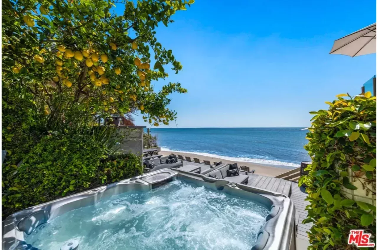 Image: UPDATED: Detroit Red Wings legend selling his beachfront home [PHOTOS]