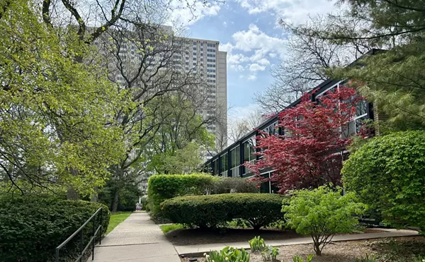 Residents of the 1300 Lafayette high-rise (background) want to use steam heat that would impact the Historic Lafayette Park townhouses (right).
