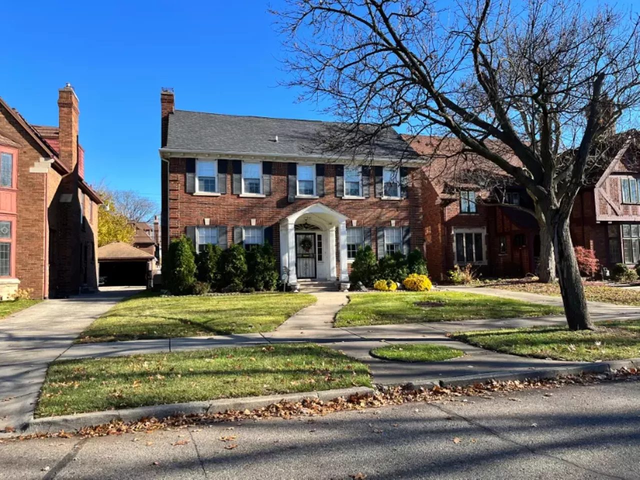 Gilda Radner 17330 Wildemere St., Detroit “Here on Wildemere Street is the home of Gilda Radner, the very first cast member to be hired on Saturday Night Live. She grew up in this stately neighborhood and attended [what would later become] the private University Liggett School in Grosse Pointe Woods.”