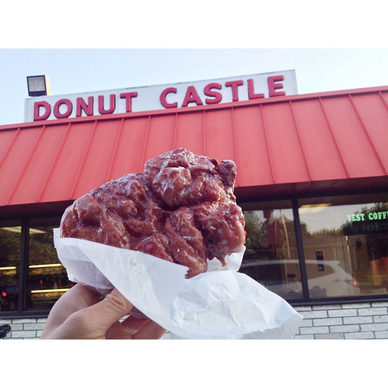  Donut Castle
Location :11831 E 13 Mile Rd, Warren
Hours: Mon-Fri 4am-3pm, Sat 5am - 2pm, Sun 7am-12pm