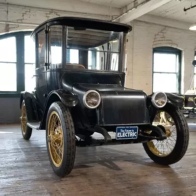 Image: Made in Detroit: a 1918 Detroit Electric.