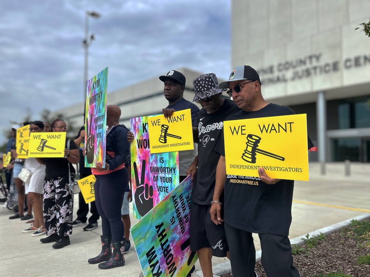 Mark Craighead (right) stands with family members of inmates who say they were falsely imprisoned because of the tactics of Detroit Police Detective Barbara Simon.