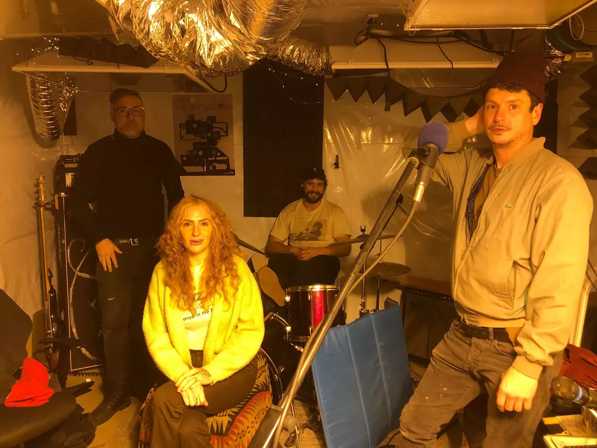 find_familiar_band_pic_1_2_.webp