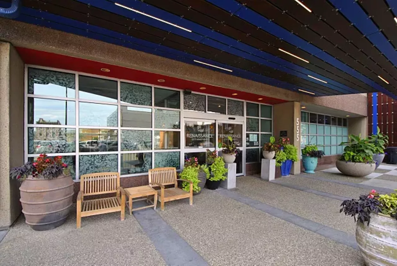 Elmwood Park Plaza: Elmwood Park Plaza Apartments offers the ultimate urban lifestyle of downtown Detroit. Feel like a million bucks with the 24 hour security and a gated garage along with a huge common room and a view that can't be beat. 750 Chene St, Detroit, MI 48207