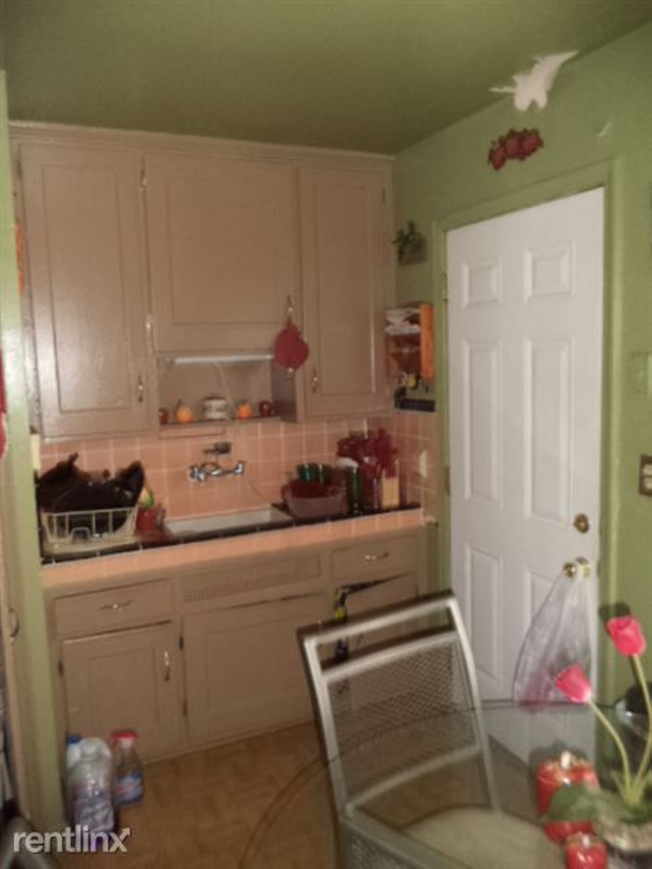 Hamtramck | $700/month | 3 bed, 1 bath 
17851 Wexford St.A kitchen/dining room perfect for intimate gatherings.