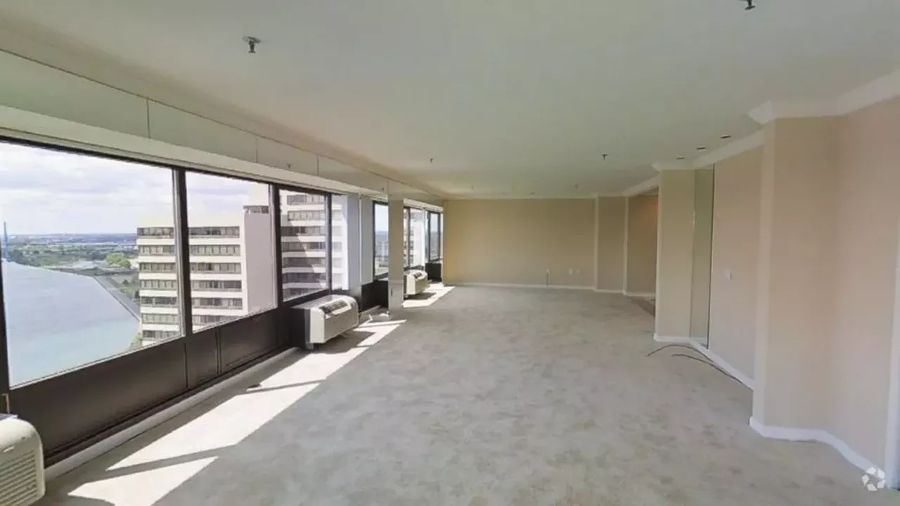 Downtown | $1,100 | 553 sq. ft | Studio 100 Riverfront Dr., Detroit, MI Ok, so you're going to have to scrap up another hundo if you wanna live here, maybe even more if you wanna get fancy. You do get what you pay for here though, there's a pool and tennis courts, a gym, and your cat/dog is more than welcome to join you in your abode. The views of the river and Canada don't get much better and it&#146;s literally right next door to Joe Louis and Cobo.