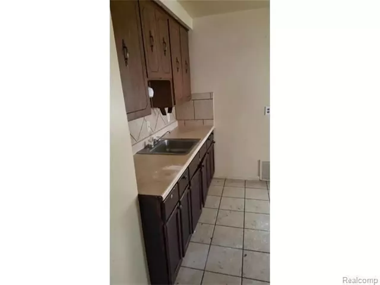 Southwest | $800/month | 3 bed, 1 bath | 744 sq. ft 1466 S. Annabelle St.