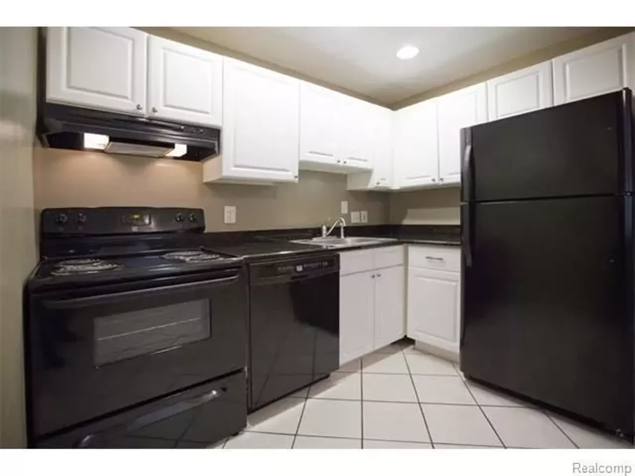 New Center | $1000/month | 800 sq. ft | 2 bed, 2 bath 120 Seward St.