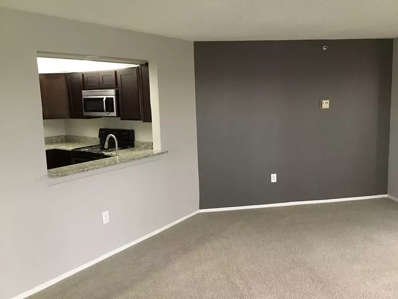 Riverfront Towers &#150; Downtown 100-300 Riverfront Dr, Detroit, MI 48226 1 Bedroom $993 &#150; 2,205 2 Bedrooms $1,637 &#150; 3,551 3 Bedrooms $2,100 &#150; 11,465 4 Bedrooms $1,709 &#150; 6,097