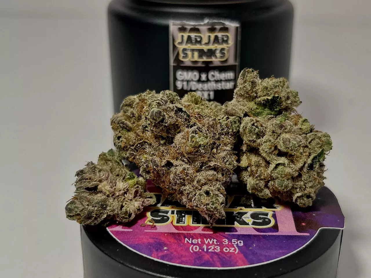 Jar Jar Stinks #21 by Mi Loud is a potent strain that crosses GMO with Chem91/Deathstar BX1.