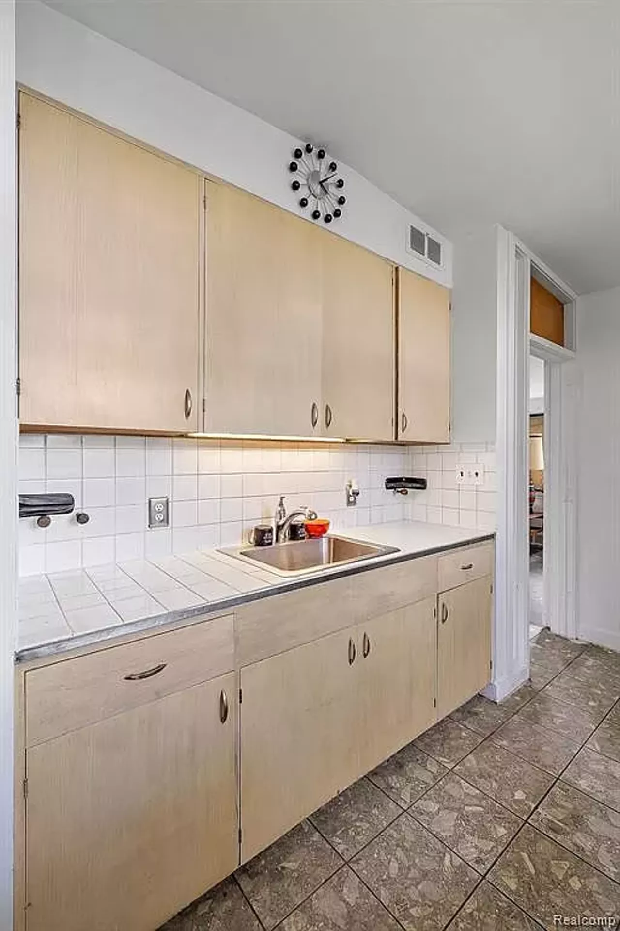 Image: Humble former Detroit dentist office designed by World Trade Center architect Minoru Yamasaki is for sale for $95k