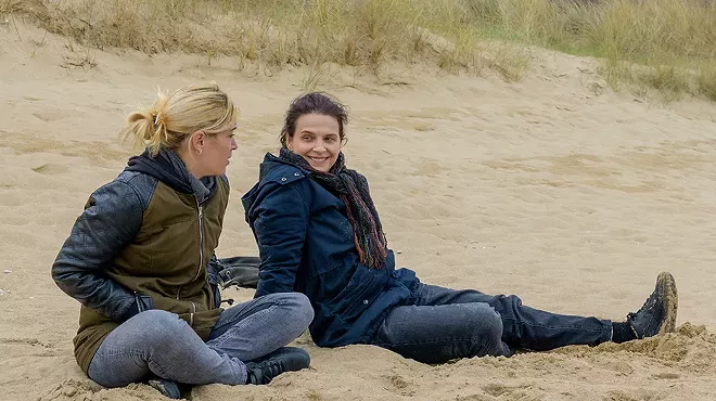 When Marianne (Juliette Binoche) bonds with Chrystèle (Hélène Lambert), Chrystèle doesn’t know her new friend is a journalist seeking information.