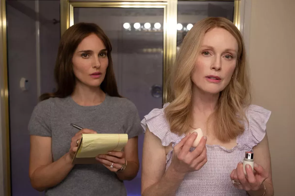 Image: Movie star Elizabeth (Natalie Portman) asks convicted sex offender Gracie (Julianne Moore) uncomfortable questions.