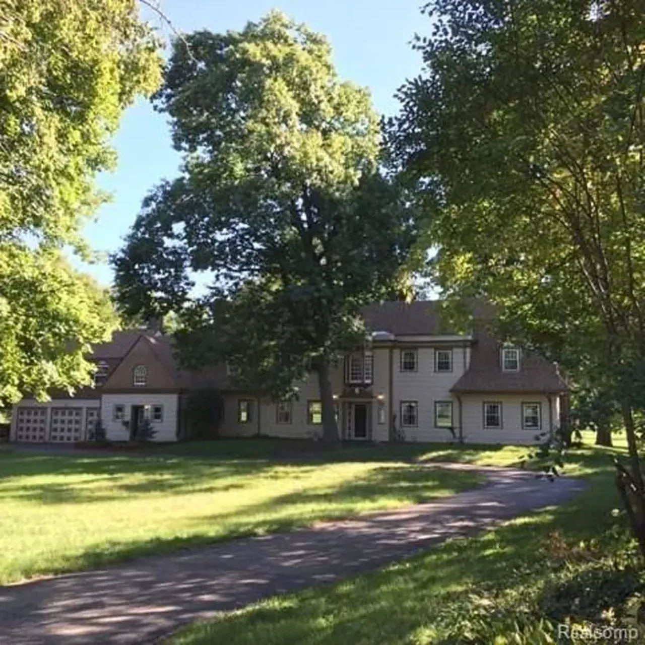 18910 Fairway Dr.,br> Asking price: $549,000 Beautiful hardwood floors, amazing landscape, and placed right on a golf course. Yep...we are there. Anyone have half a million they can lend?