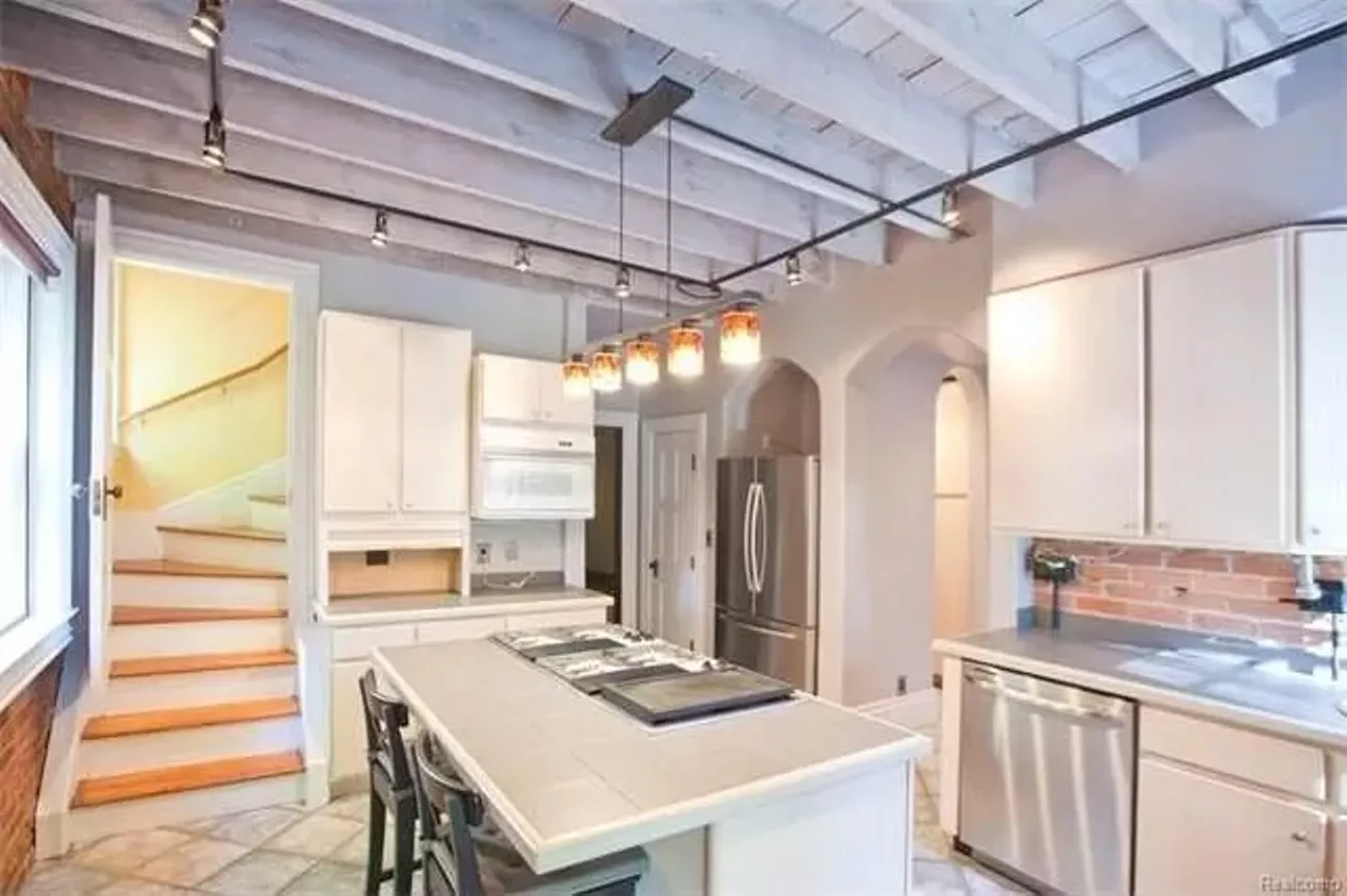  1005 Iroquois St Asking price: $659,900 5 beds | 3 full baths, 1 half bath Man they don&#146;t make &#145;em like this anymore. Built in 1899, this sprawling estate has all kinds of shit you actually don&#146;t find in news homes, think carriage houses and butlers quarters.