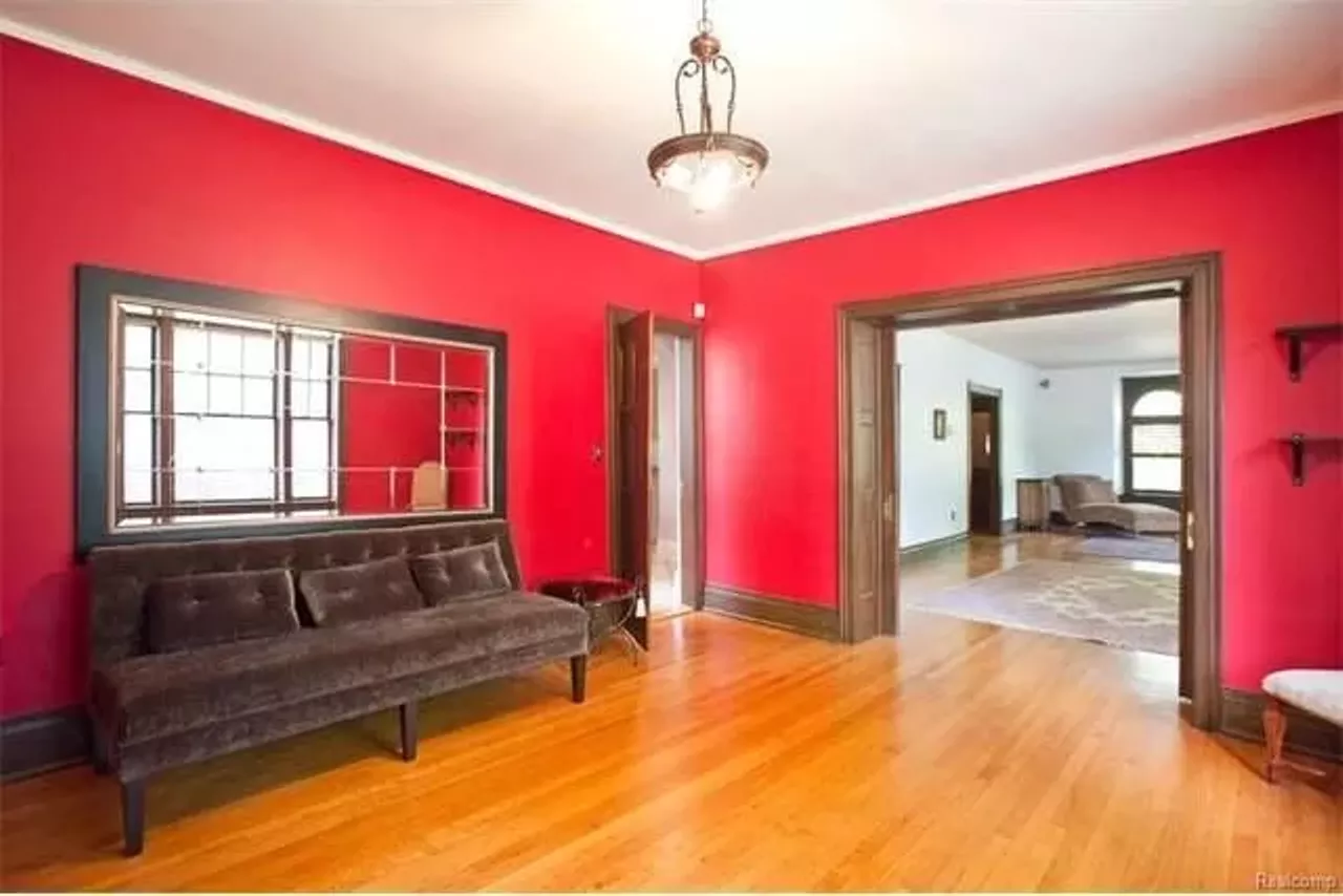  1005 Iroquois St Asking price: $659,900 5 beds | 3 full baths, 1 half bath Man they don&#146;t make &#145;em like this anymore. Built in 1899, this sprawling estate has all kinds of shit you actually don&#146;t find in news homes, think carriage houses and butlers quarters.