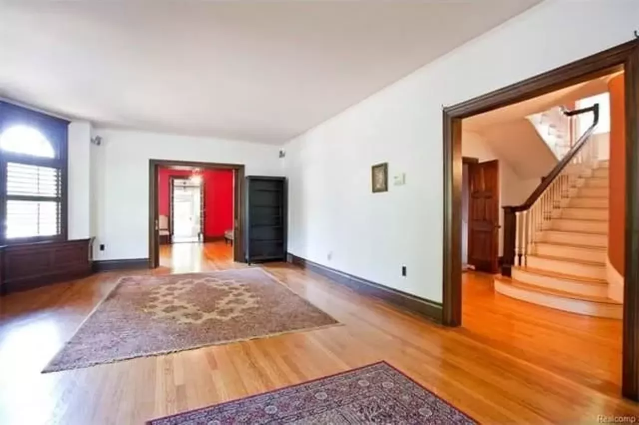 1005 Iroquois St Asking price: $659,900 5 beds | 3 full baths, 1 half bath Man they don&#146;t make &#145;em like this anymore. Built in 1899, this sprawling estate has all kinds of shit you actually don&#146;t find in news homes, think carriage houses and butlers quarters.