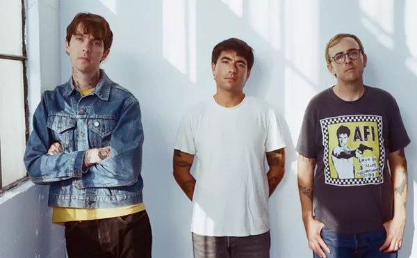 Image: Joyce Manor w/ Militarie Gun