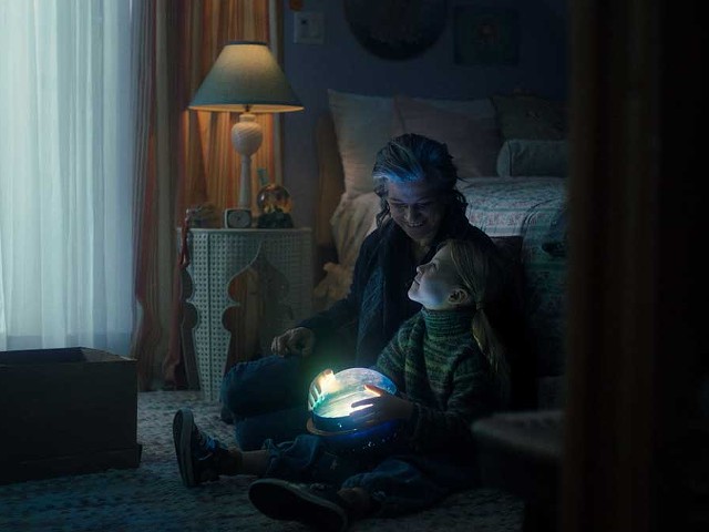 A TV spot for Expedia Travel shows a woman and her granddaughter playing with a toy that simulates the Northern Lights.