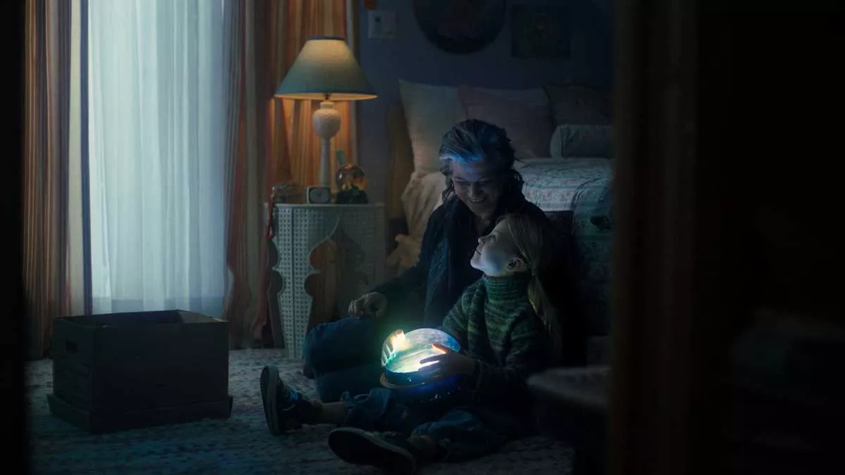 A TV spot for Expedia Travel shows a woman and her granddaughter playing with a toy that simulates the Northern Lights.