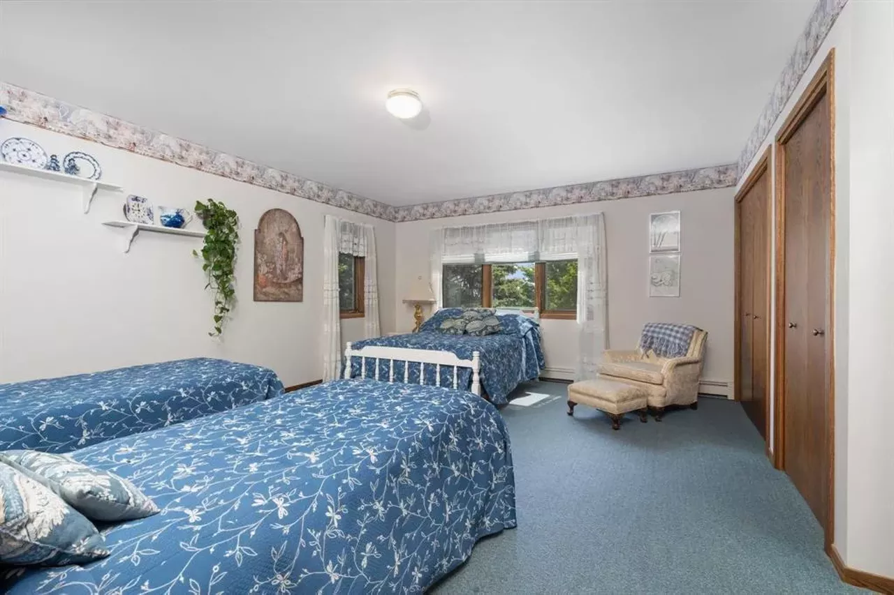 10343 E Hilltop Rd, Suttons Bay, MI 49682