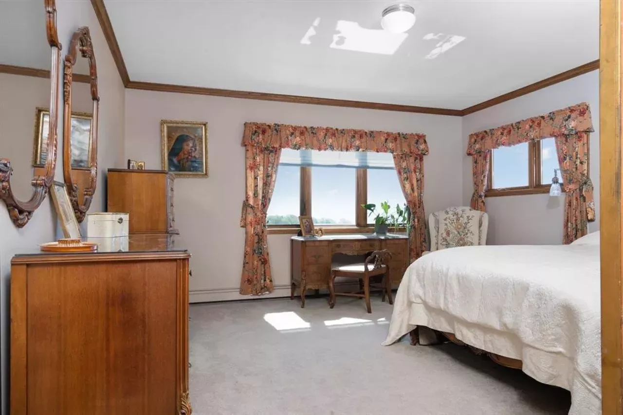10343 E Hilltop Rd, Suttons Bay, MI 49682