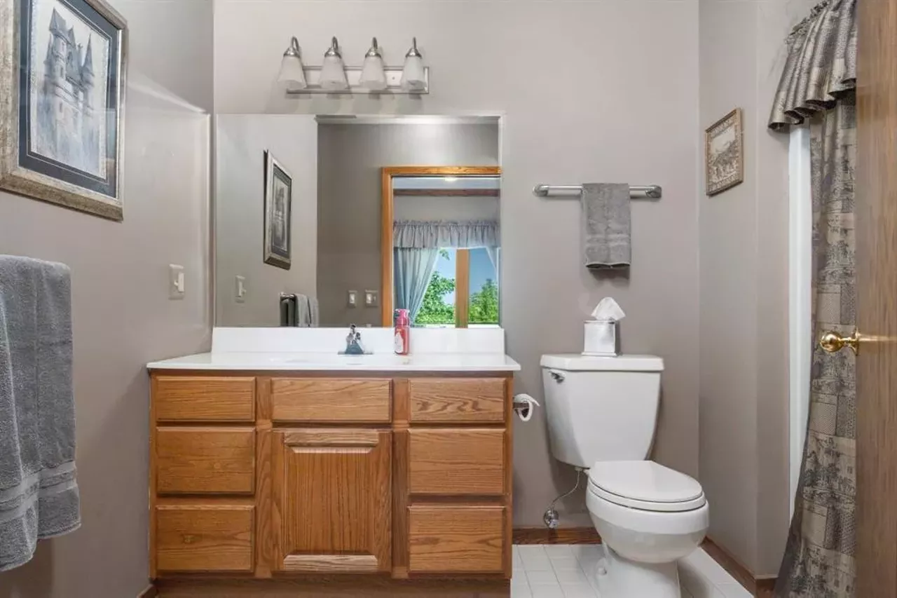 10343 E Hilltop Rd, Suttons Bay, MI 49682