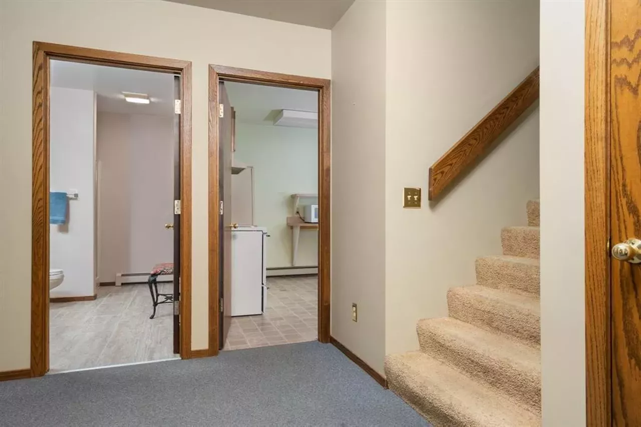 10343 E Hilltop Rd, Suttons Bay, MI 49682