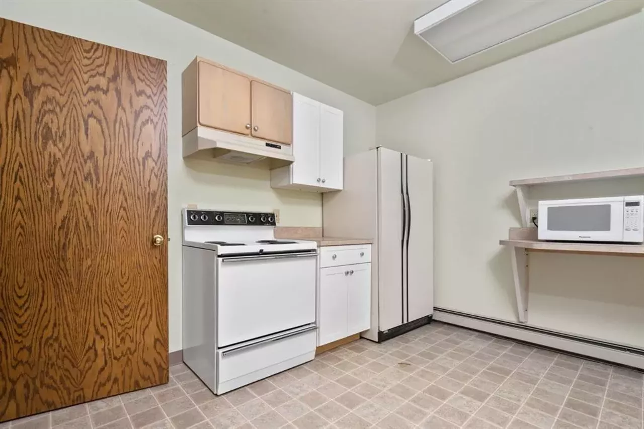 10343 E Hilltop Rd, Suttons Bay, MI 49682