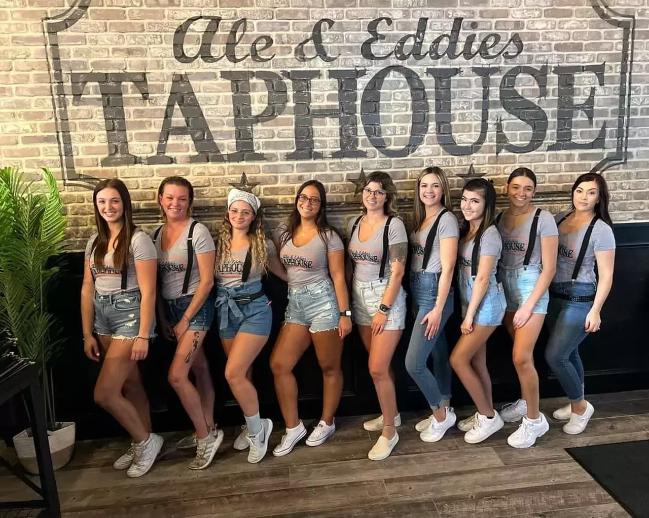 Best Bar (Macomb) Ale & Eddie’s Taphouse 15015 E. Thirteen Mile Rd., Warren; 586-541-8396; aleneddies.com