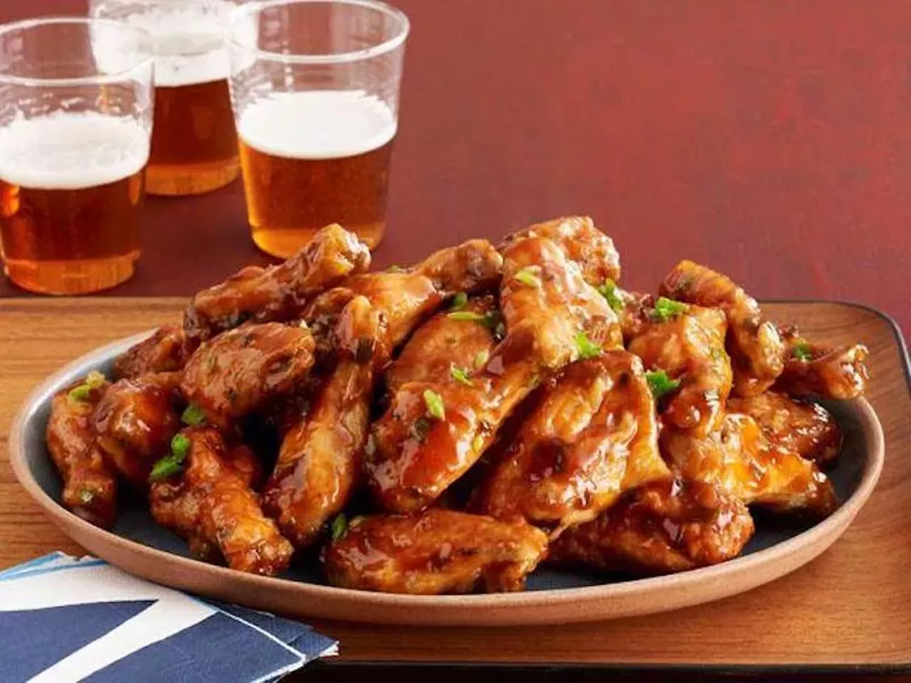 Best Wings (Suburbs): Detroit Wing Company Multiple locations; detroitwingco.com