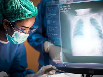 Image: Michigan lung transplant recipient dies after doctors discover donor lungs were infected with COVID-19