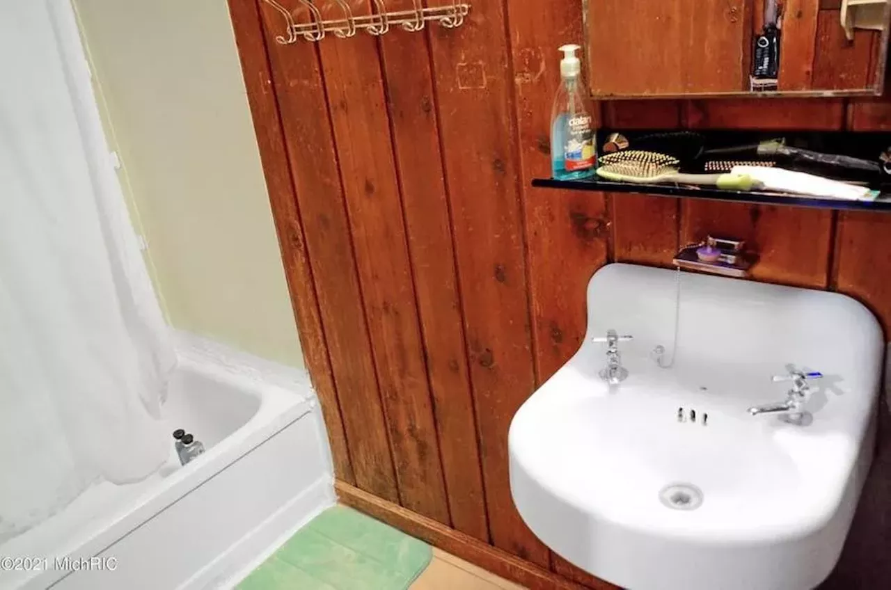 Michigan mansion tied to infamous Peck Family murders is on the market