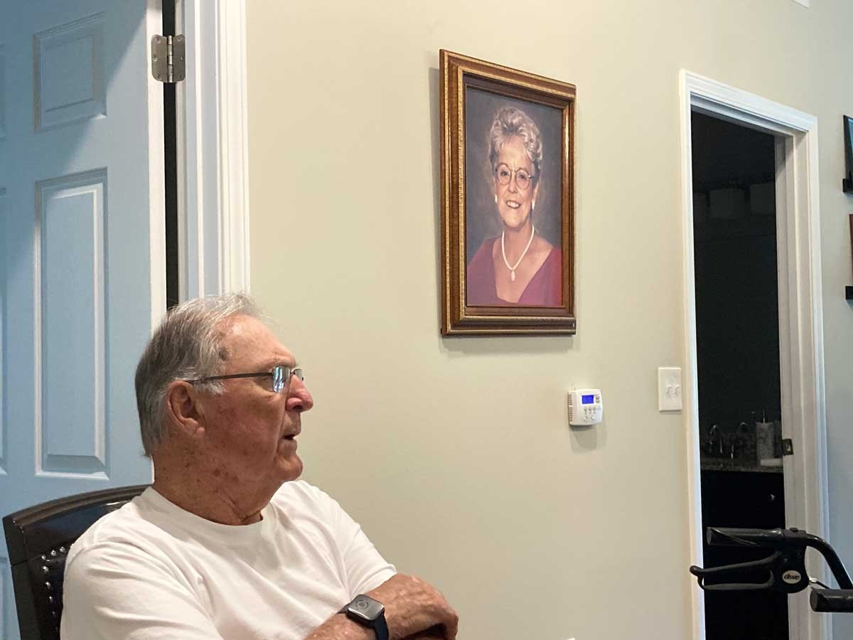 Gene Kelty with a picture of his wife Peggy, who died last year after 64 years of marriage.