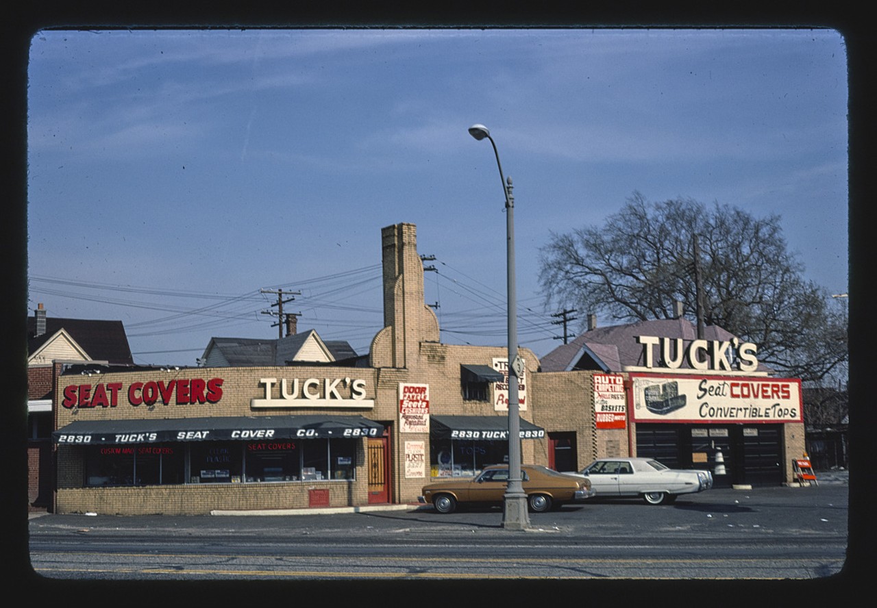 Tucks Slipcovers (1929 and 1935), Detroit, Michigan (1976)
Photo via John Margolies Roadside America Photograph Archive