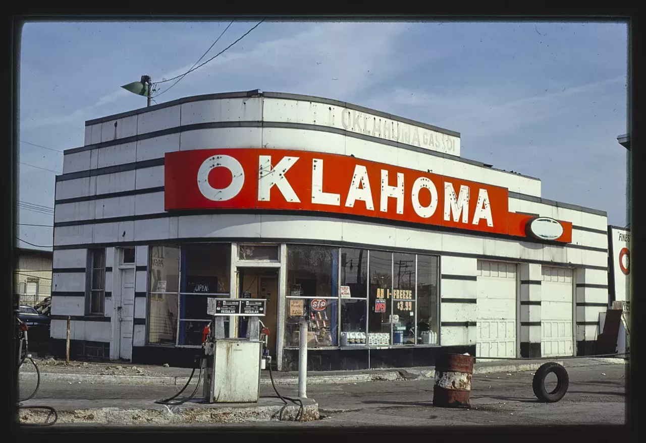 Oklahoma Gas, Detroit, Michigan (1986) Photo via John Margolies Roadside America Photograph Archive