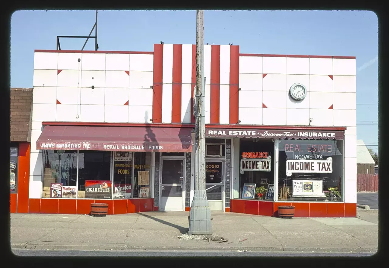 Tyszka Real Estate, Dyke Street, Detroit, Michigan (1986) Photo via John Margolies Roadside America Photograph Archive