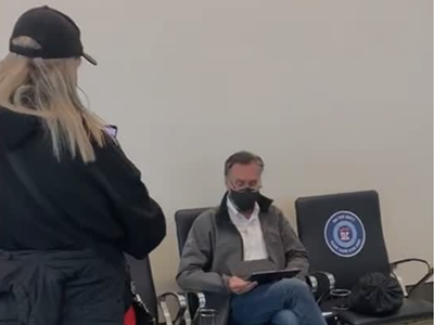 Image: Here's a video of Mitt Romney casually getting heckled by Trump supporters