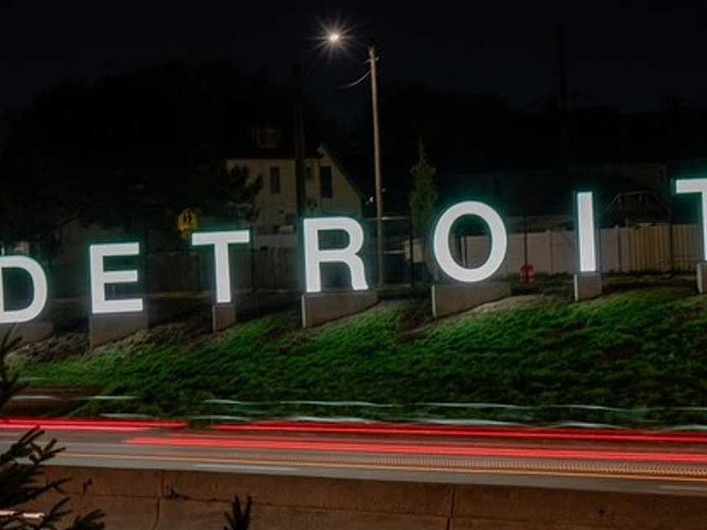Now that it’s lit up, people seem to like Detroit’s new I-94 sign