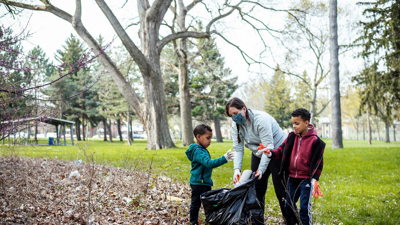 Neighborhood groups and community members can sign up to volunteer for Palmer Park's Earth Day celebration.