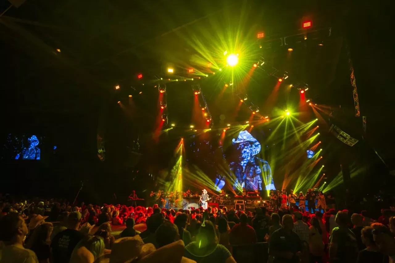 Image: Photos: 99.5 WYCD's Hoedown w/Brad Paisley & Chris Young @ DTE