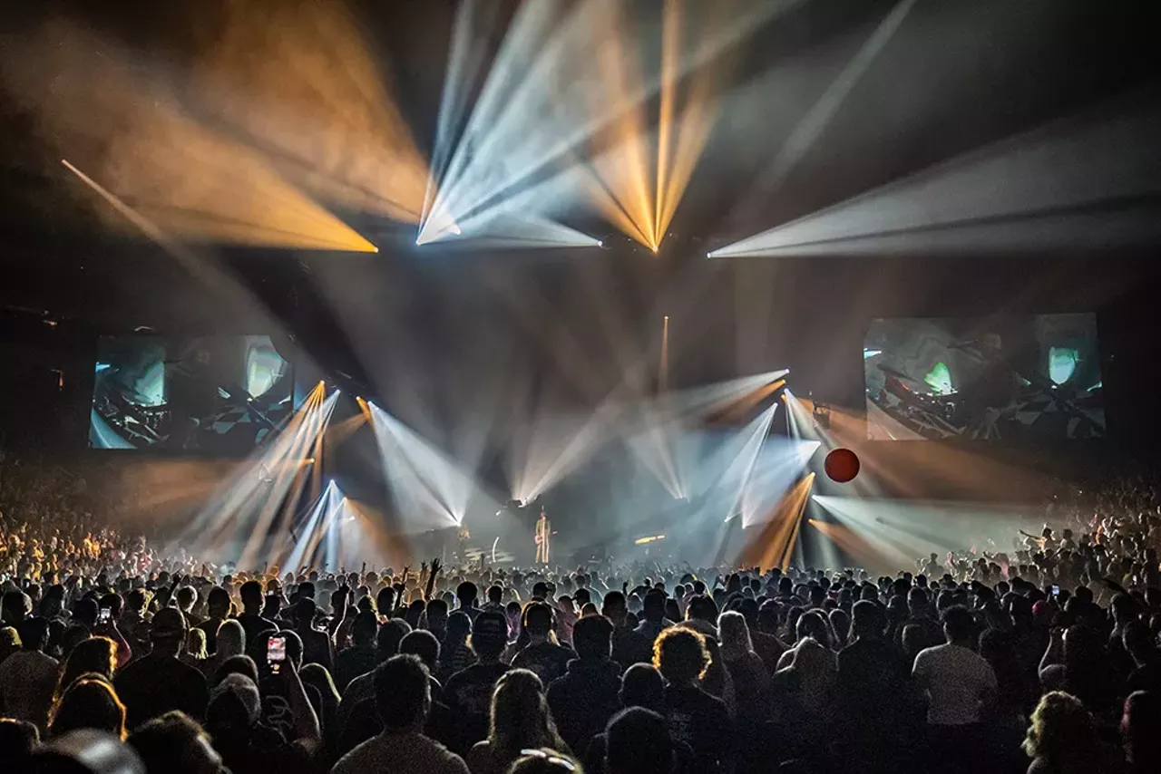 Image: Photos from the Machine Gun Kelly and Avril Lavigne show at Detroit’s Little Caesars Arena